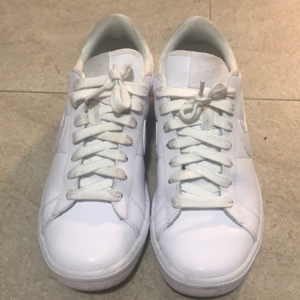 Nike - White Tennis Shoes
